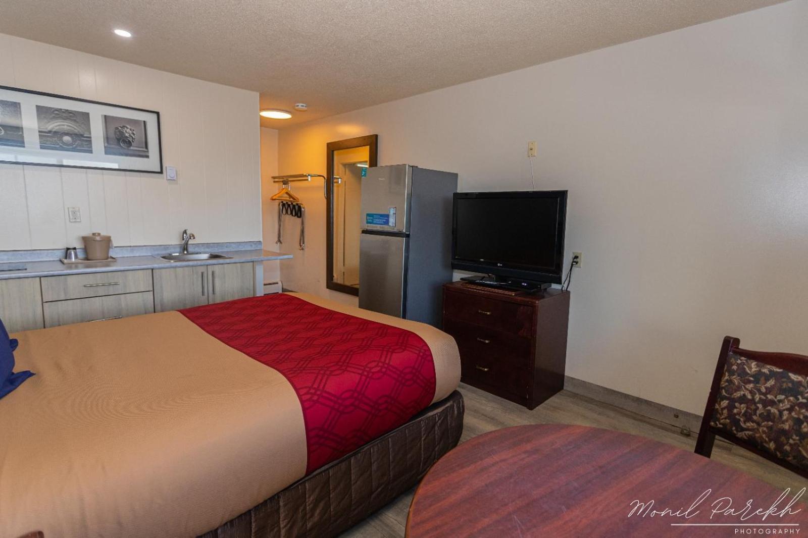 Empire Inn & Suites Penhold Zewnętrze zdjęcie