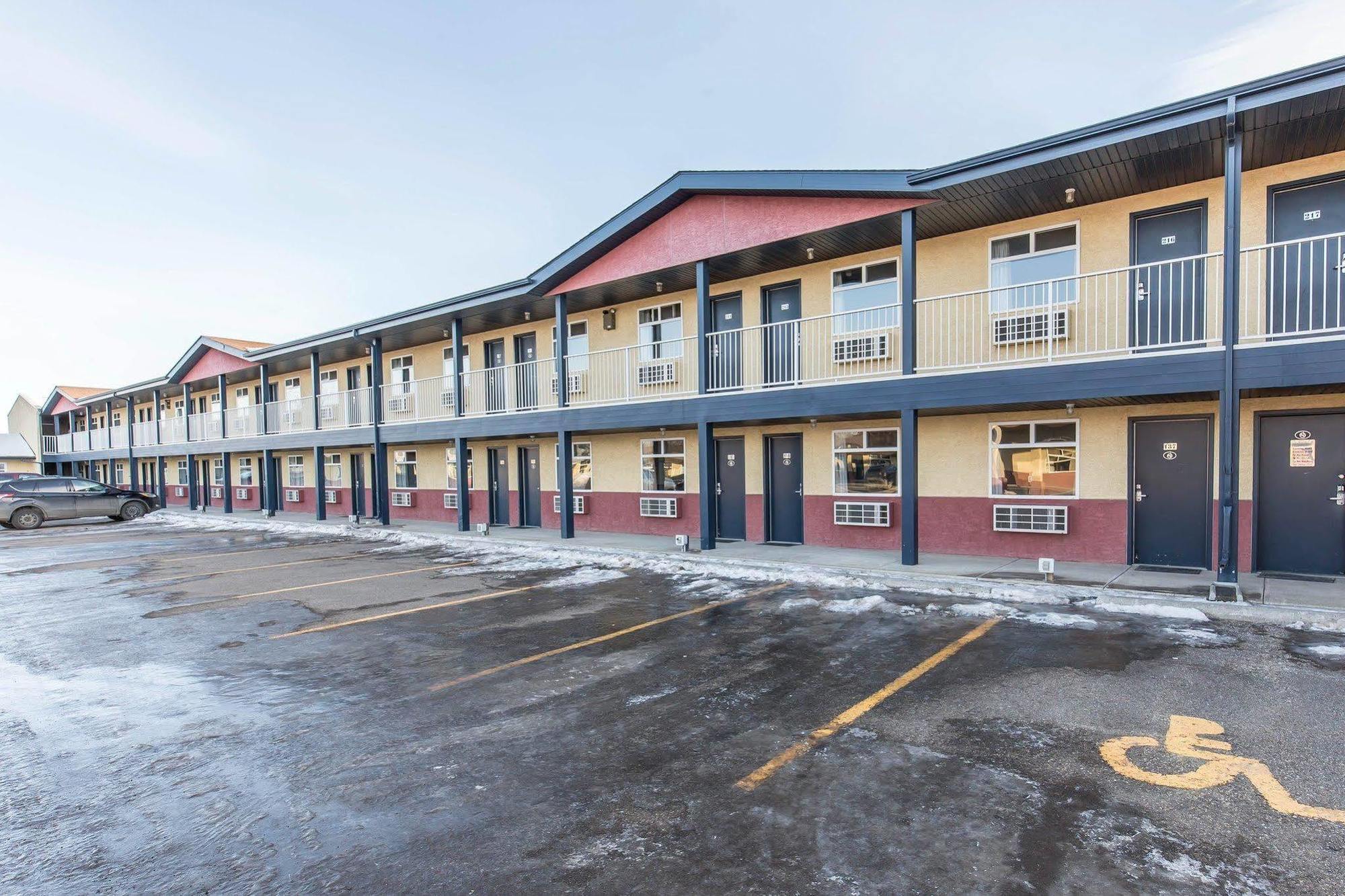 Empire Inn & Suites Penhold Zewnętrze zdjęcie