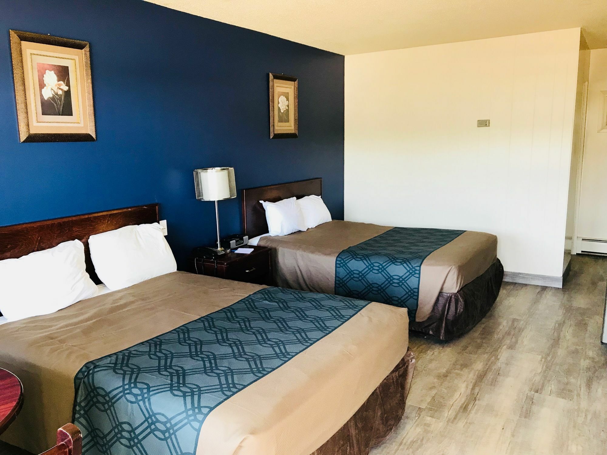 Empire Inn & Suites Penhold Zewnętrze zdjęcie