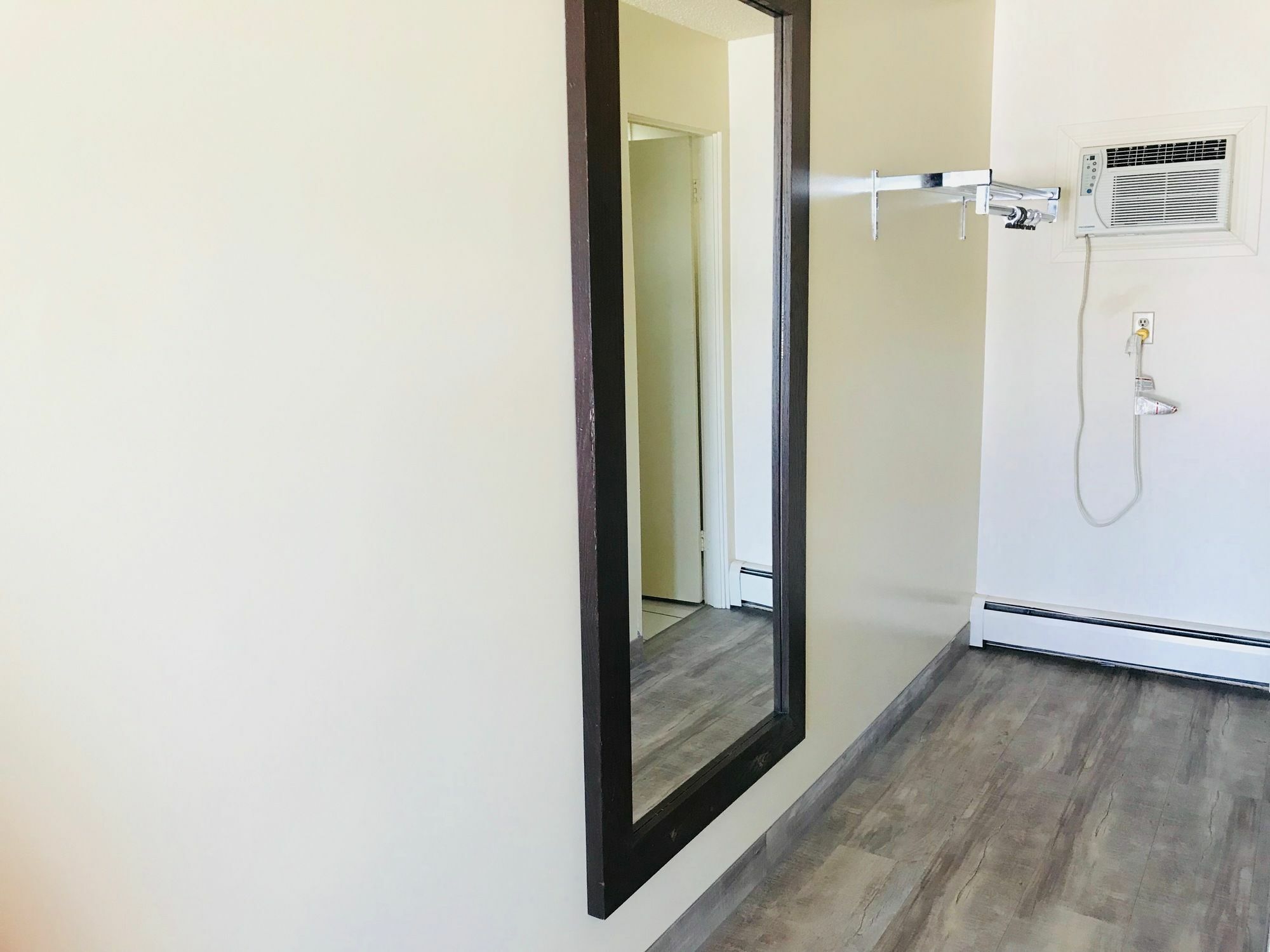 Empire Inn & Suites Penhold Zewnętrze zdjęcie