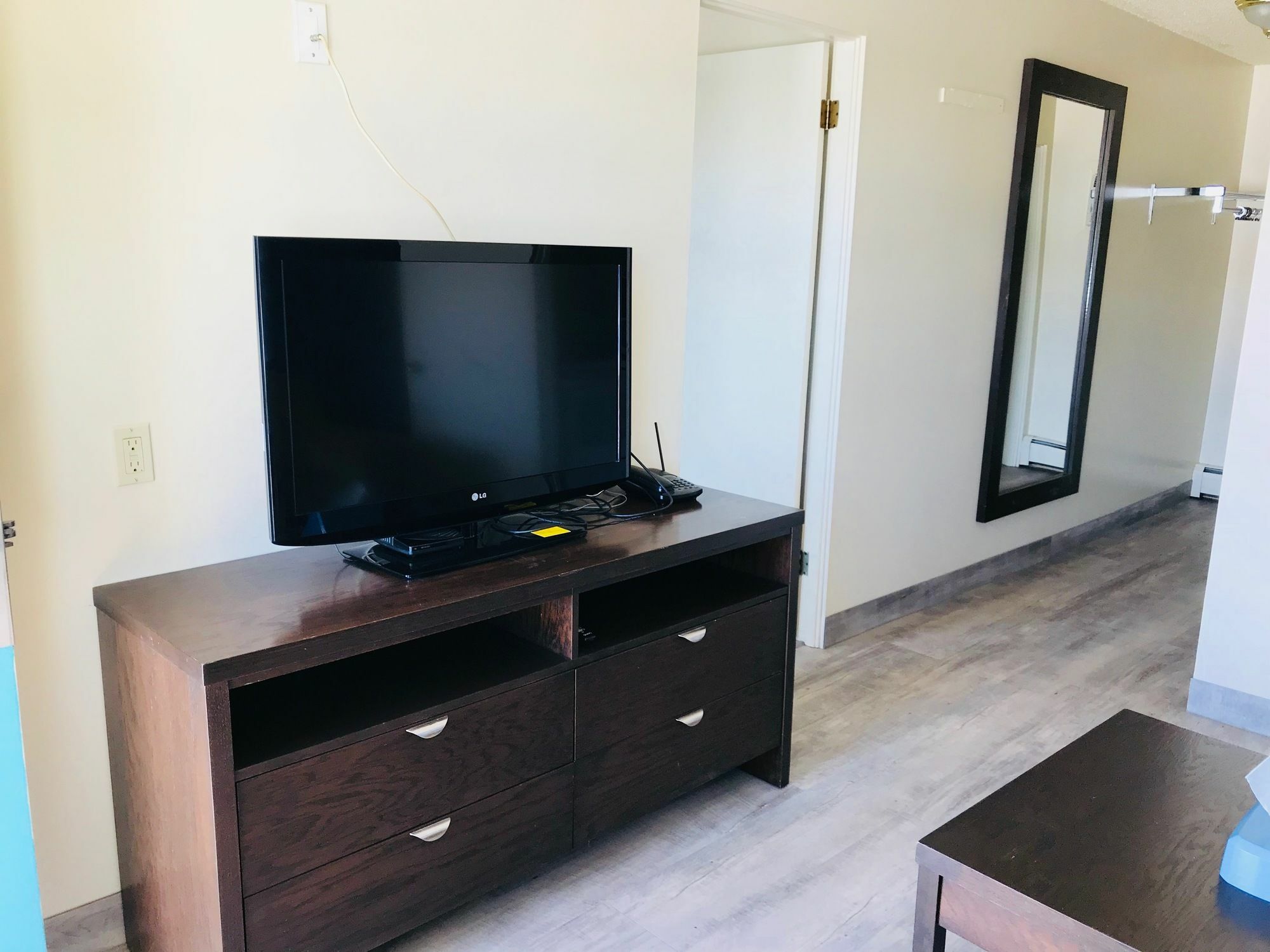 Empire Inn & Suites Penhold Zewnętrze zdjęcie