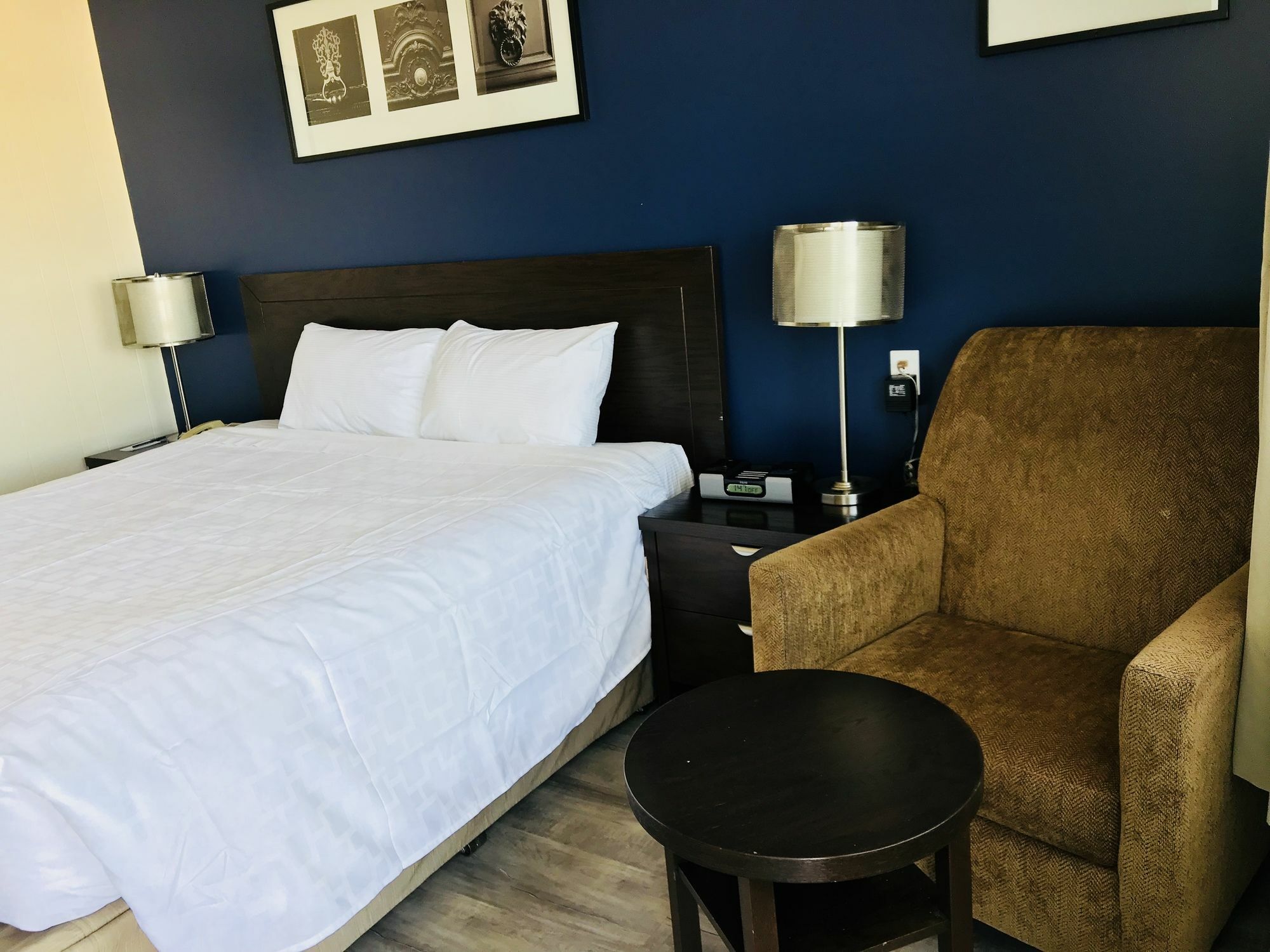 Empire Inn & Suites Penhold Zewnętrze zdjęcie