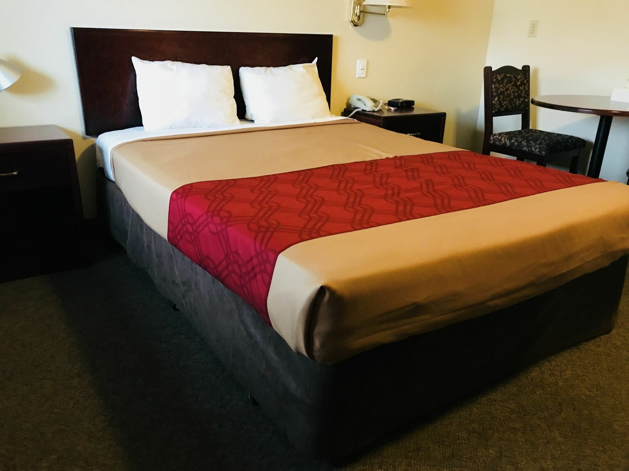 Empire Inn & Suites Penhold Zewnętrze zdjęcie