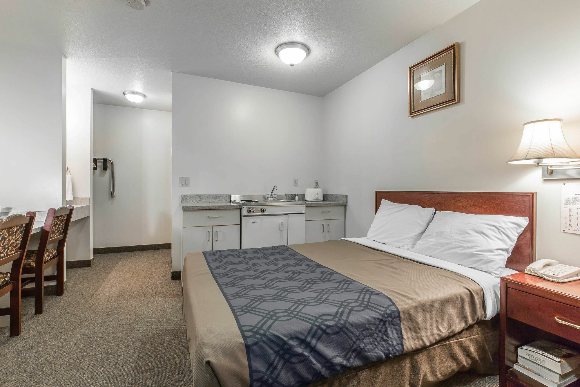 Empire Inn & Suites Penhold Zewnętrze zdjęcie